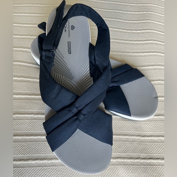 Clarks Cloudsteppers Cushion Soft Sandals size 9 - Picture 1 of 8
